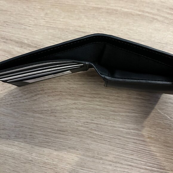 Maison Kitsune Tricolor Fox Compact Bifold Wallet Black (New) - Picture 7 of 15